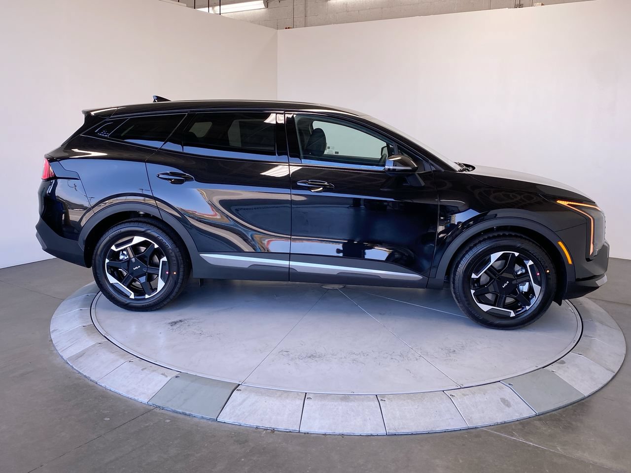 New 2027 Kia Sportage S FWD image 6