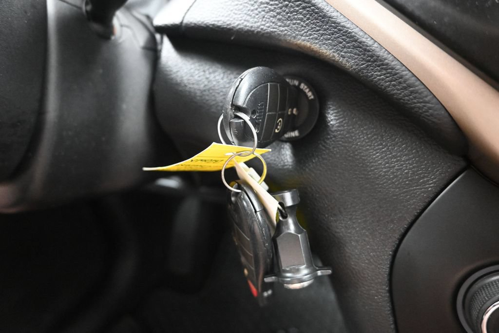 Used 2017 Jeep Cherokee Latitude w/ Cold Weather Group FWD image 21