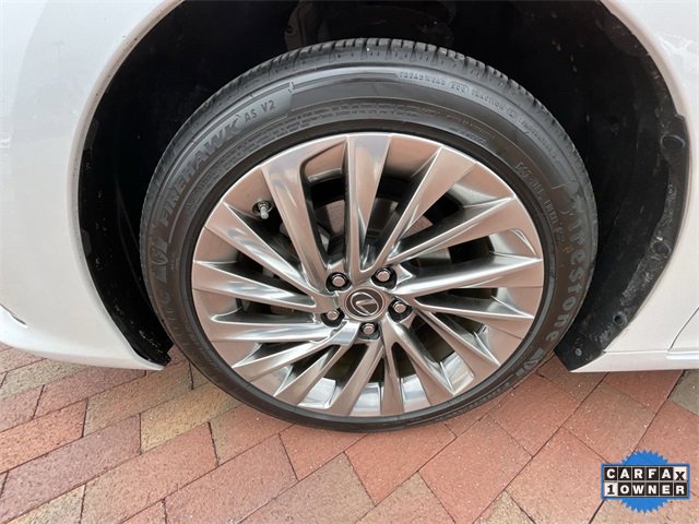 Used 2022 Lexus ES 350 Ultra Luxury image 10