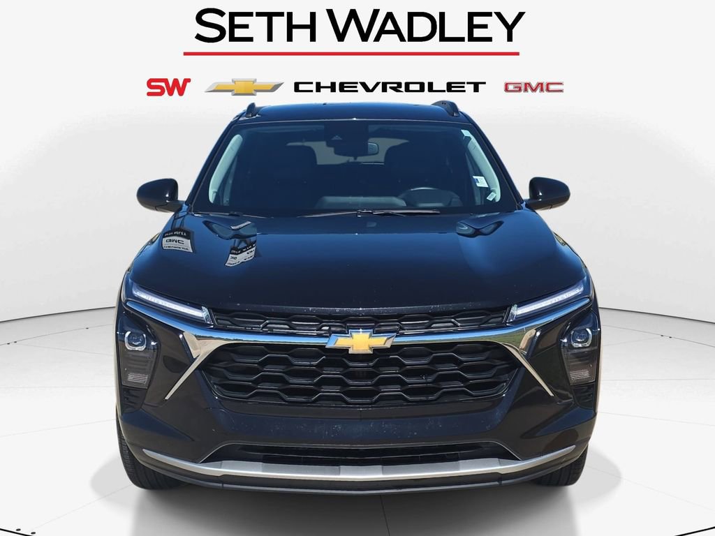 Used 2025 Chevrolet Trax LT w/ LT Convenience Package image 2