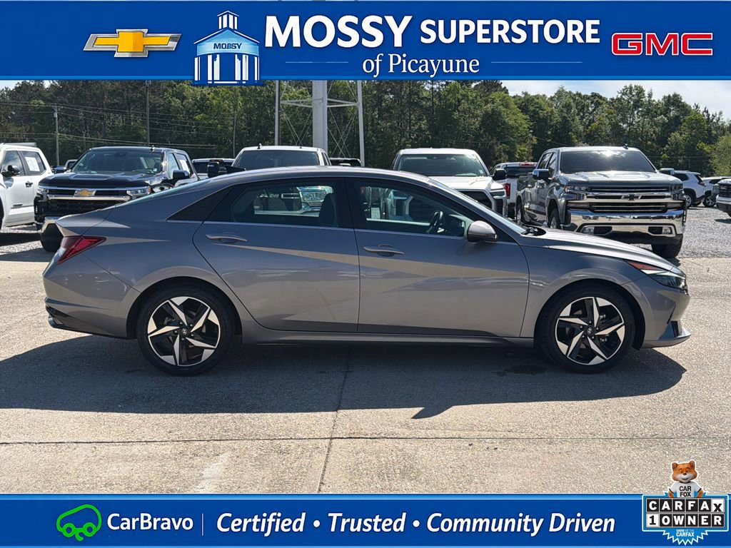 Used 2023 Hyundai Elantra Limited w/ Preferred Accessory Package FWD image 7