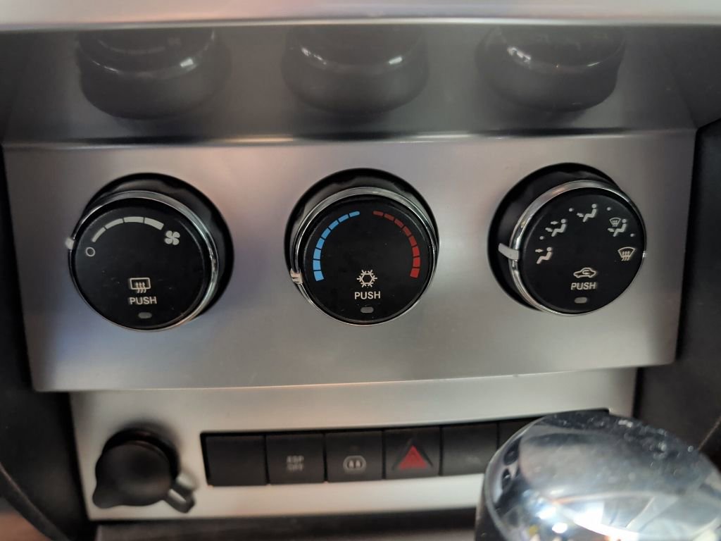 Used 2007 Dodge Nitro SLT AWD/4WD image 21