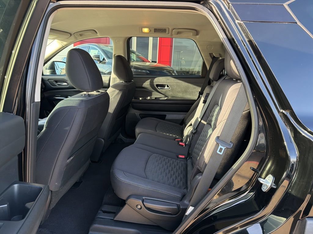 Used 2022 Nissan Pathfinder S image 14