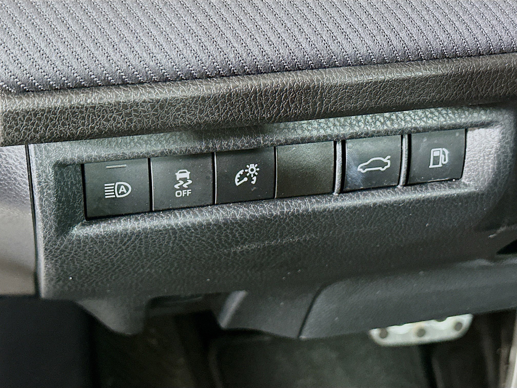 Used 2025 Toyota Camry SE w/ Convenience Package image 17