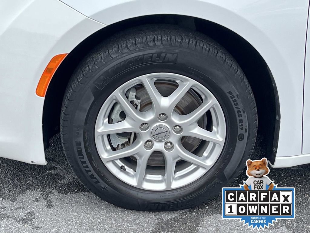 Used 2023 Chrysler Voyager LX image 10