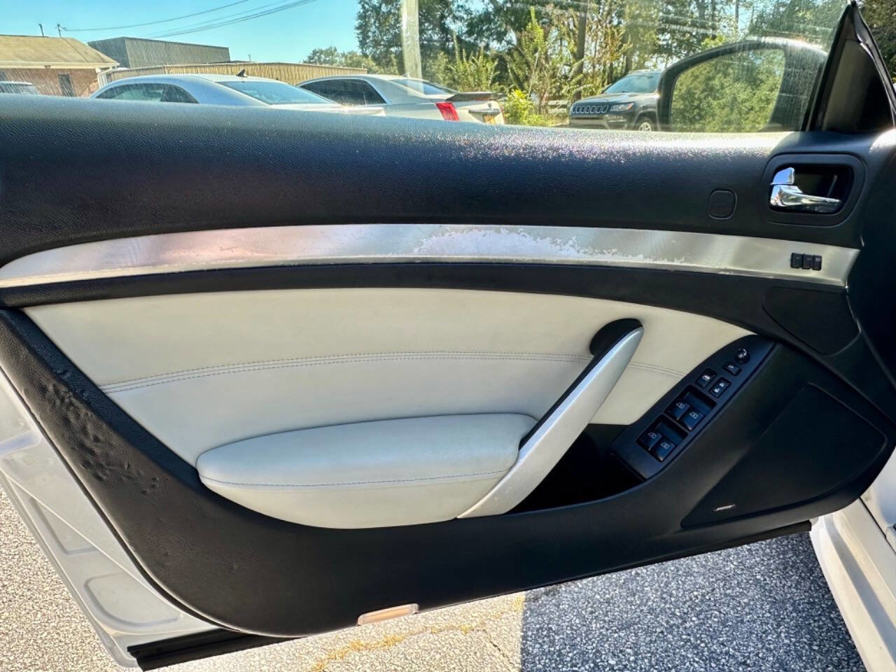 Used 2015 INFINITI Q60 Convertible w/ Premium Package image 11