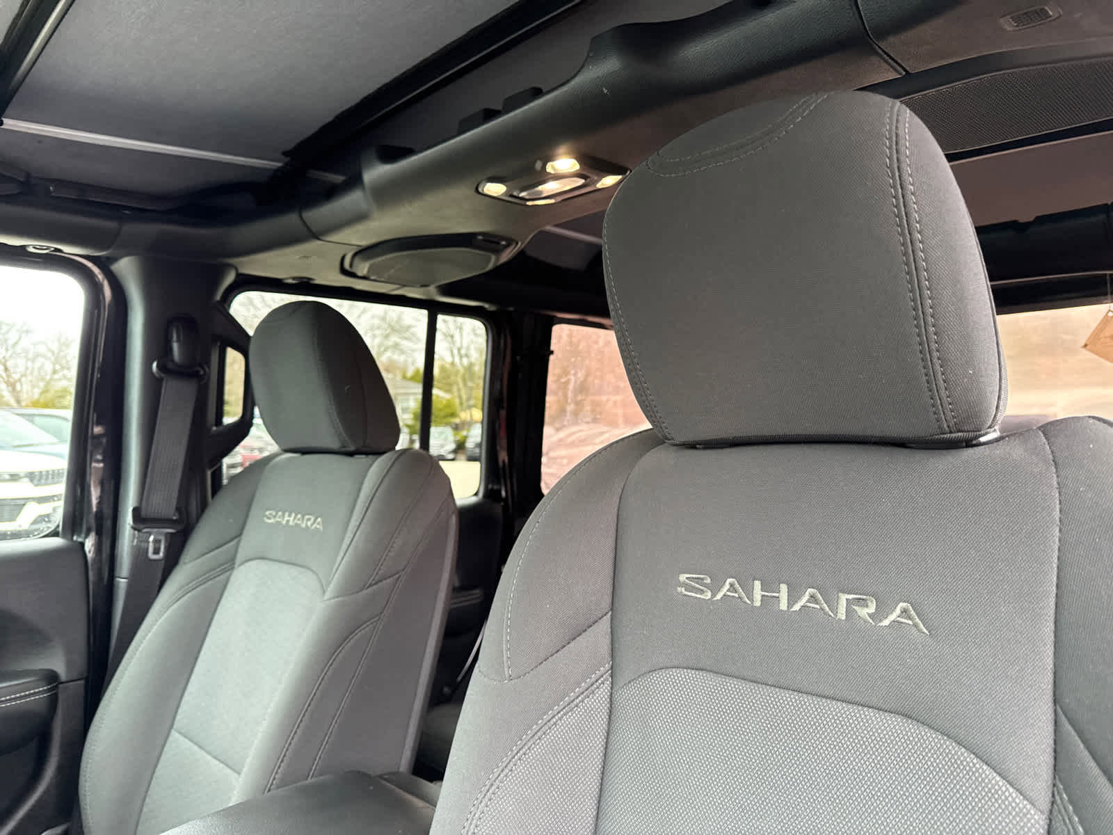 Used 2022 Jeep Wrangler Unlimited Sahara AWD/4WD image 13