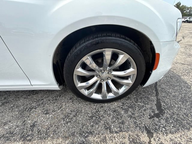 Used 2019 Chrysler 300 Touring w/ Chrome Appearance Package RWD image 14
