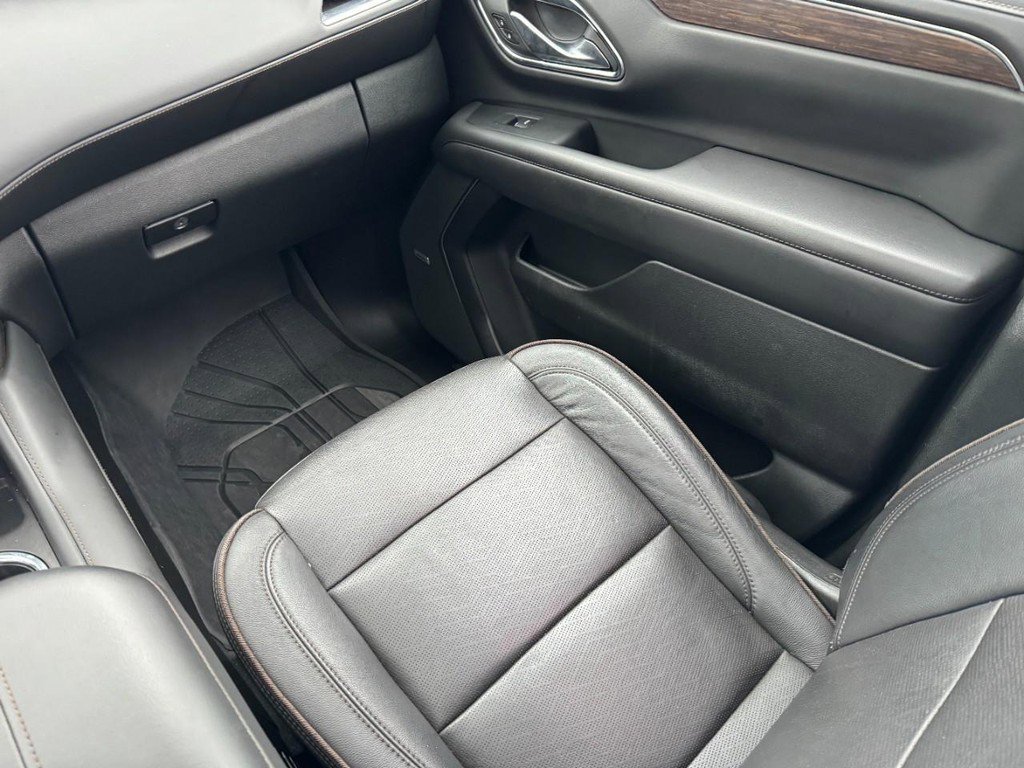 Used 2024 Chevrolet Suburban High Country image 19