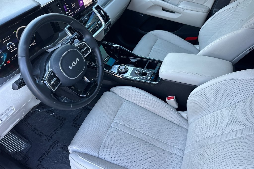 Used 2023 Kia Sorento SX Prestige w/ Panoramic Sunroof Package AWD/4WD image 10