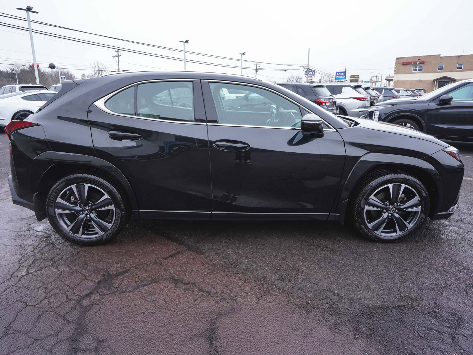 Used 2023 Lexus UX 250h AWD w/ Premium Package image 4