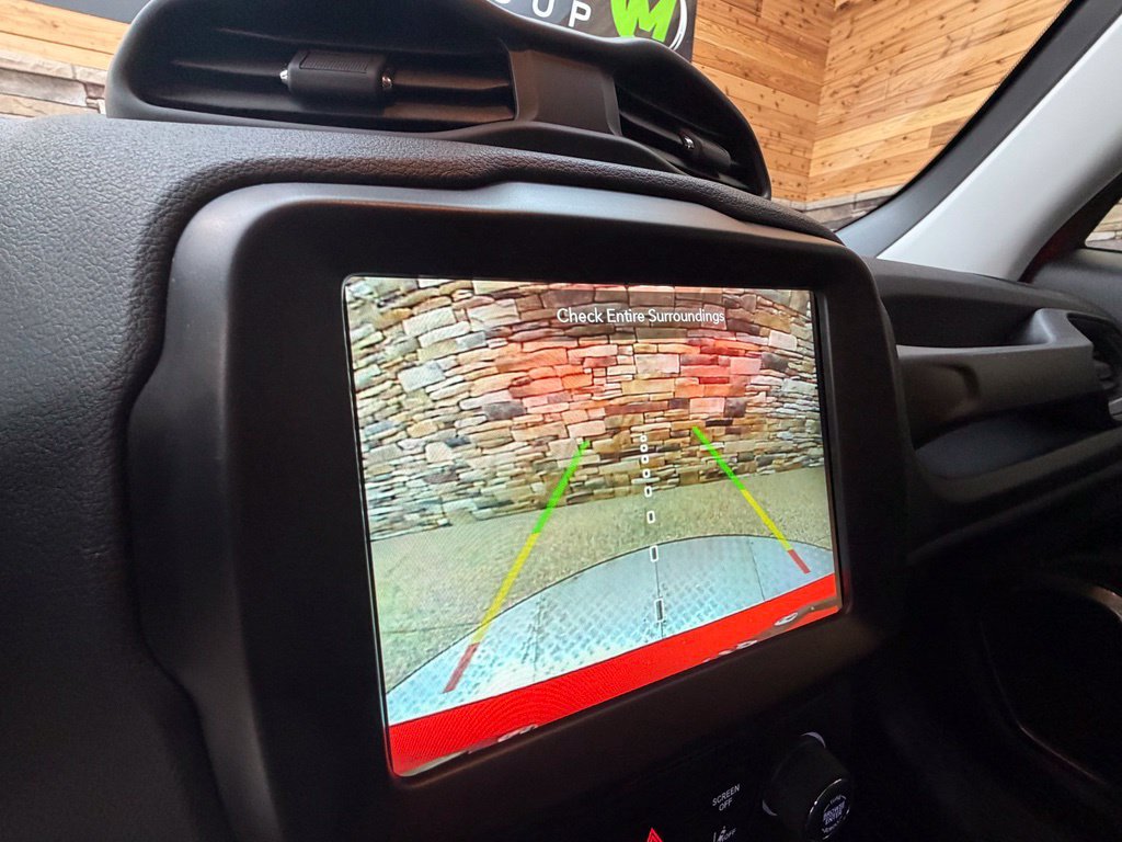 Used 2023 Jeep Renegade Latitude w/ Premium Group AWD/4WD image 37