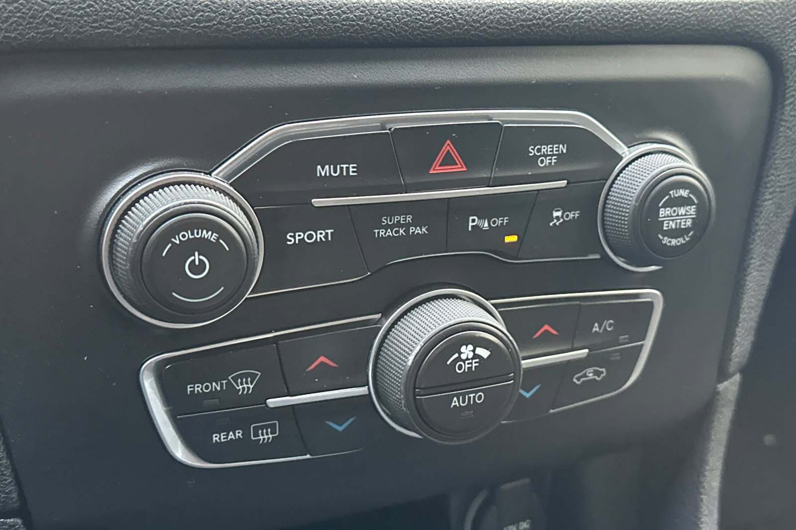 Used 2018 Dodge Charger GT image 17