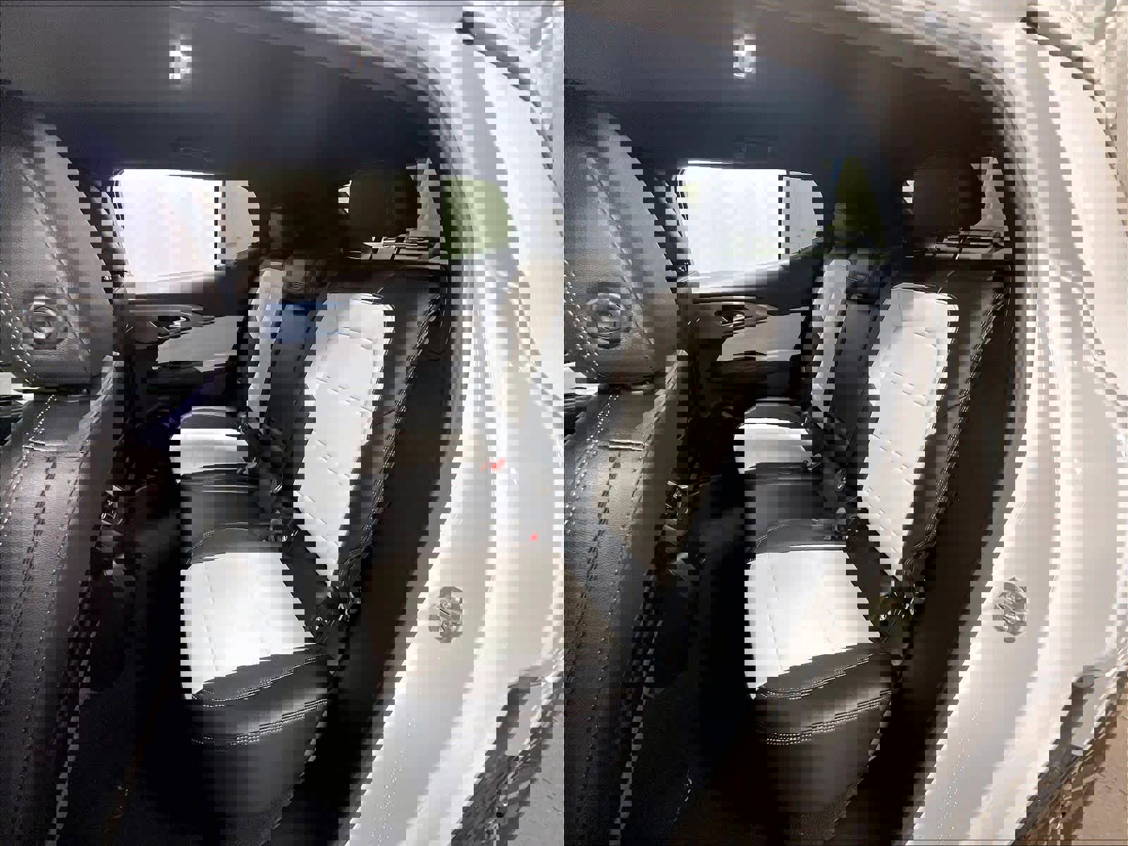 Used 2025 Chevrolet Equinox EV LT image 15