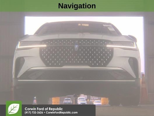 Used 2025 Lincoln Nautilus Premier image 3