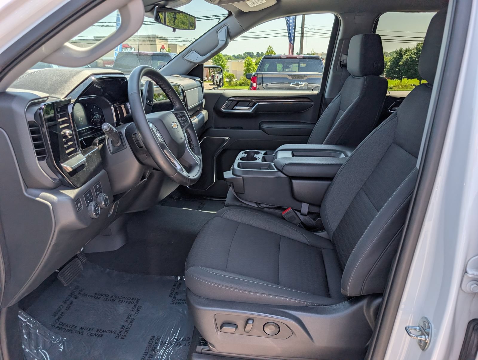Used 2023 Chevrolet Silverado 1500 LT AWD/4WD image 15