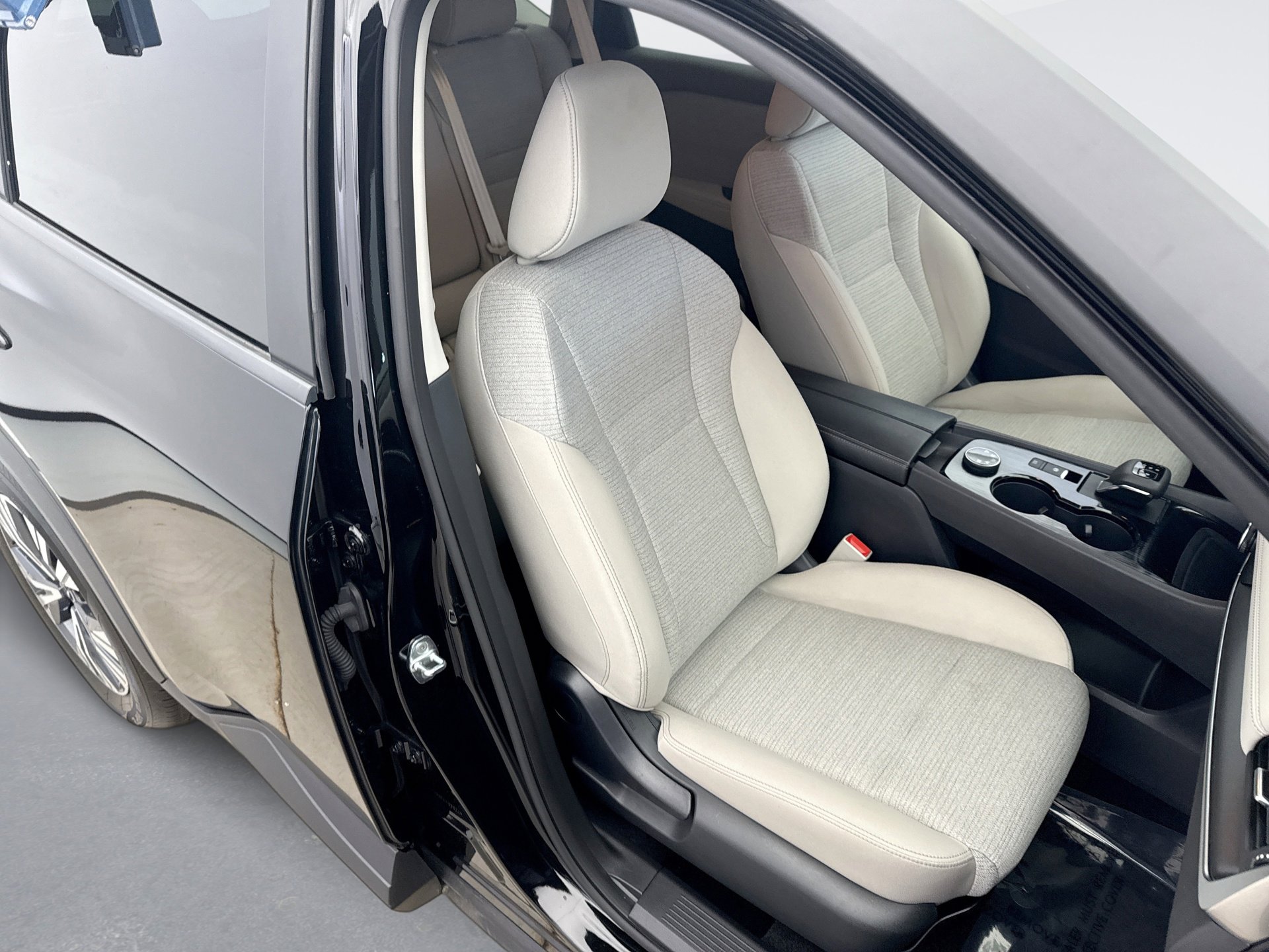 Used 2023 Nissan Rogue SV image 16