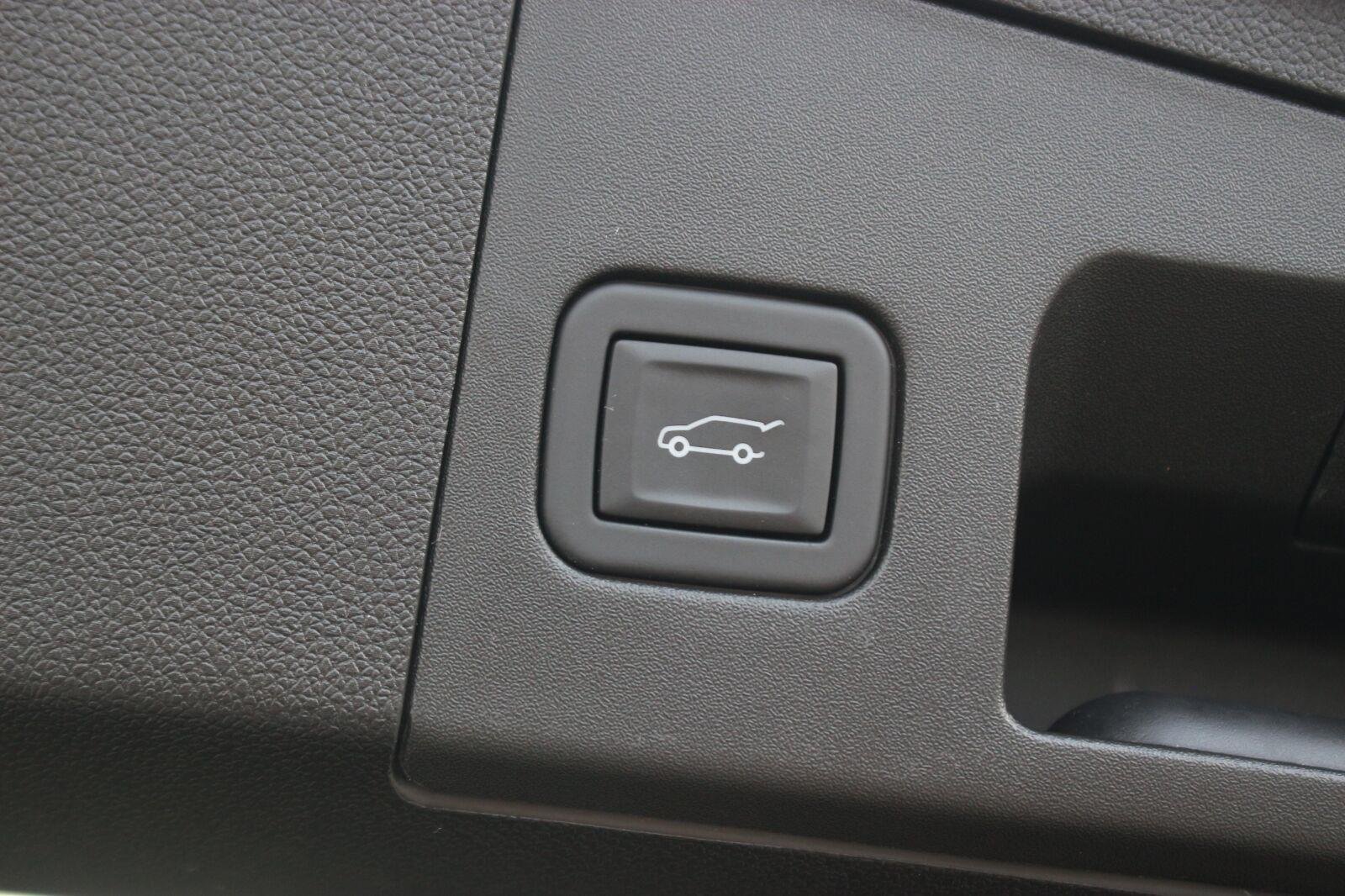 Used 2024 Cadillac XT4 Premium Luxury FWD image 11