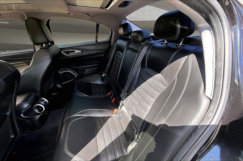 Used 2019 Alfa Romeo Giulia Ti RWD image 22