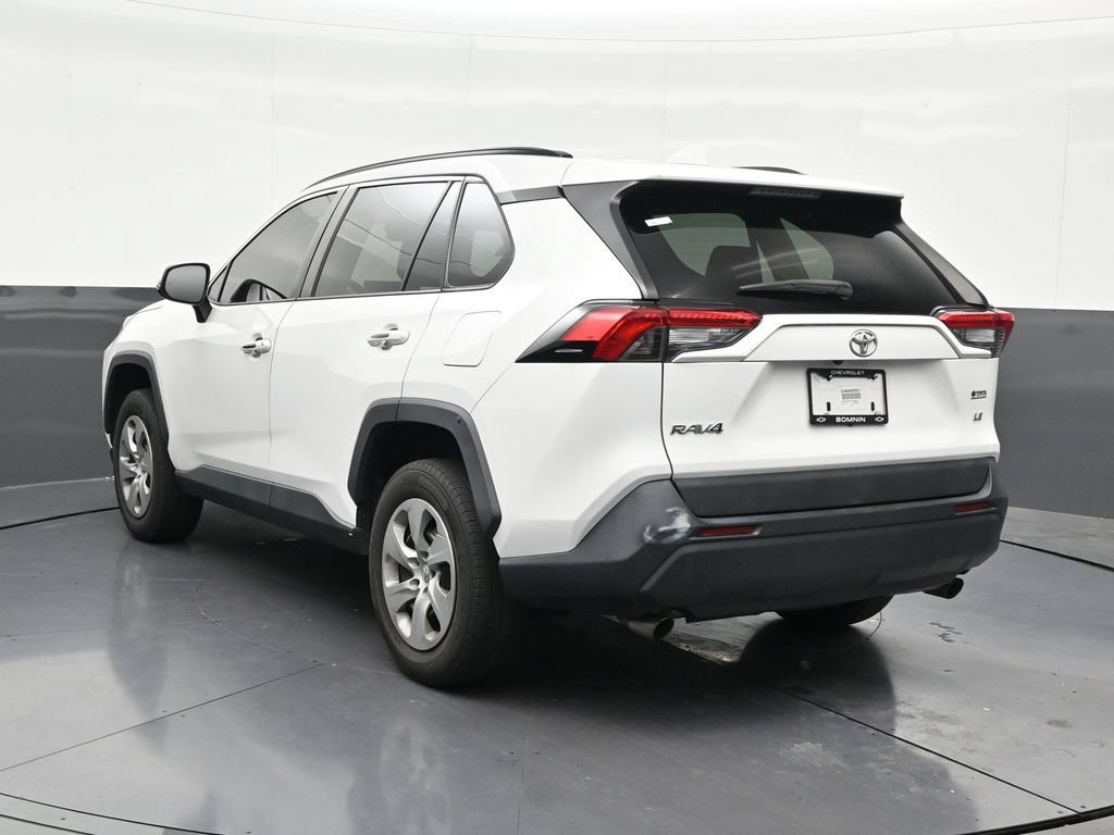 Used 2020 Toyota RAV4 LE FWD image 3