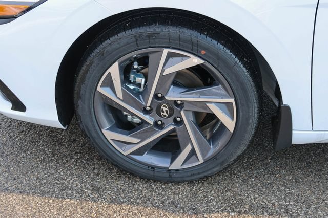 New 2026 Hyundai Elantra Limited FWD image 7
