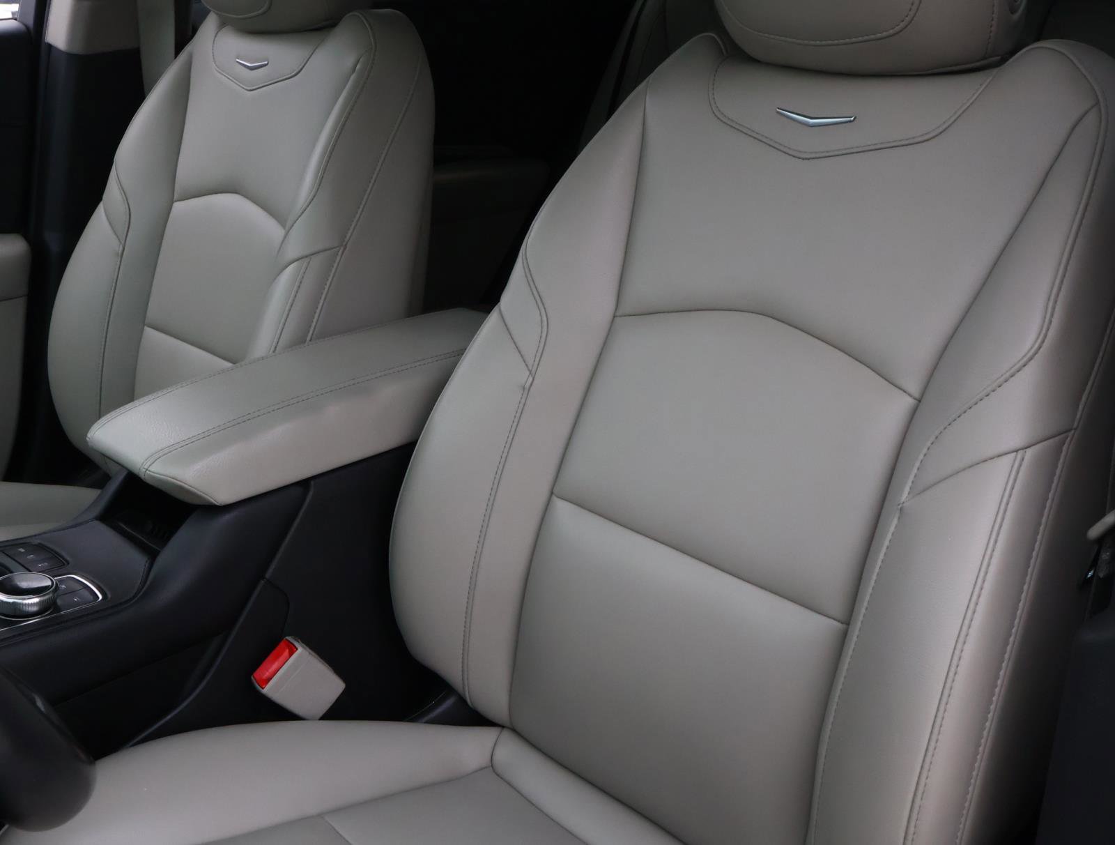 Used 2022 Cadillac XT4 Luxury FWD image 17