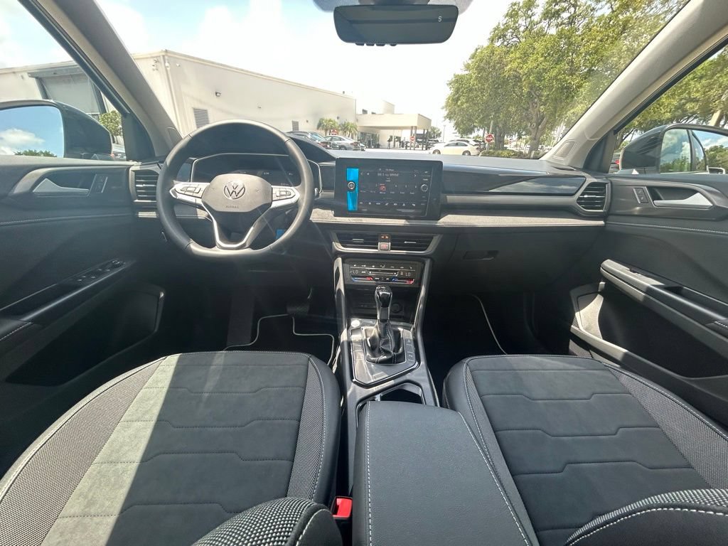 New 2026 Volkswagen Taos SE FWD image 10