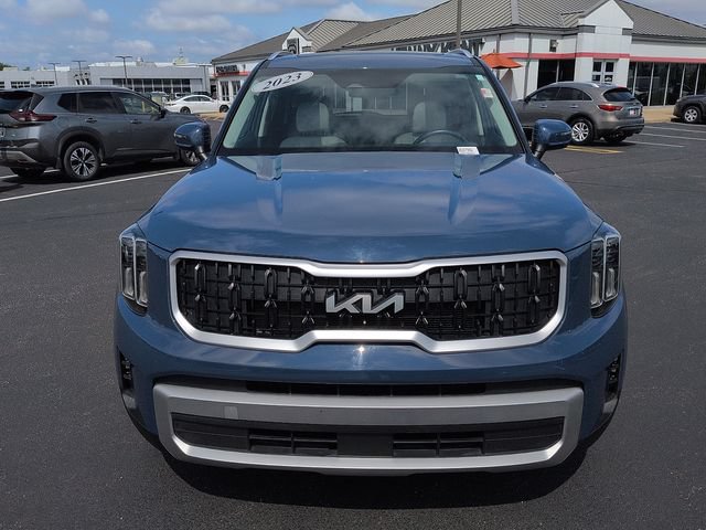 Used 2023 Kia Telluride EX w/ EX Captain's Chair Package AWD/4WD image 2