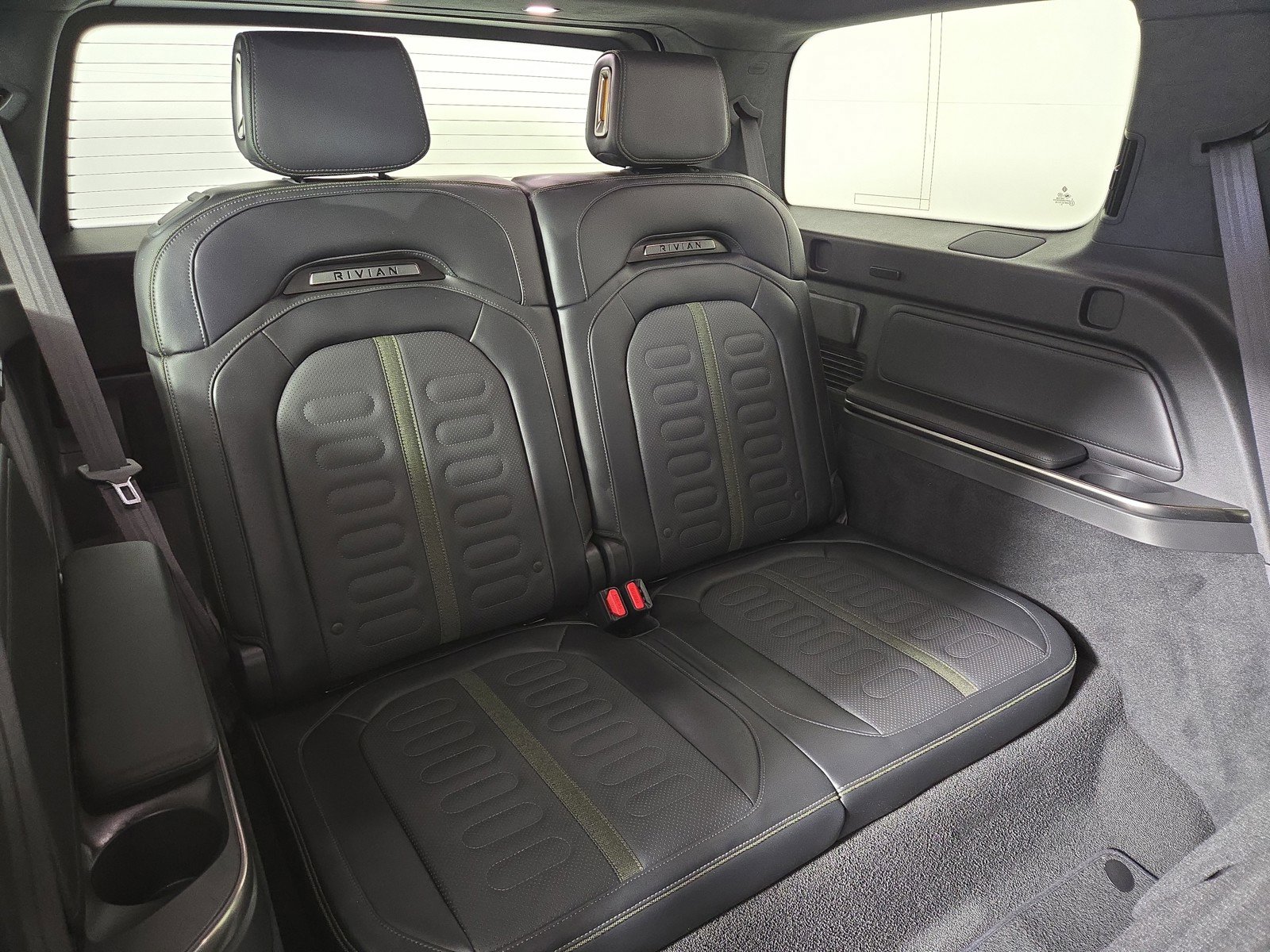 Used 2024 Rivian R1S Adventure AWD/4WD image 25