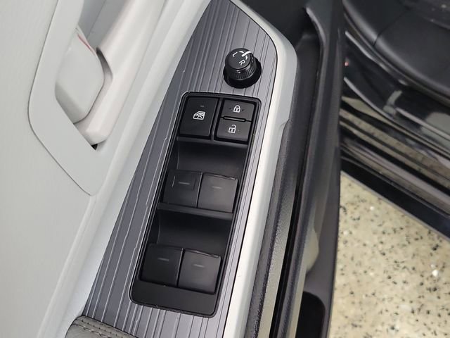 Used 2025 Toyota Sienna LE FWD image 22