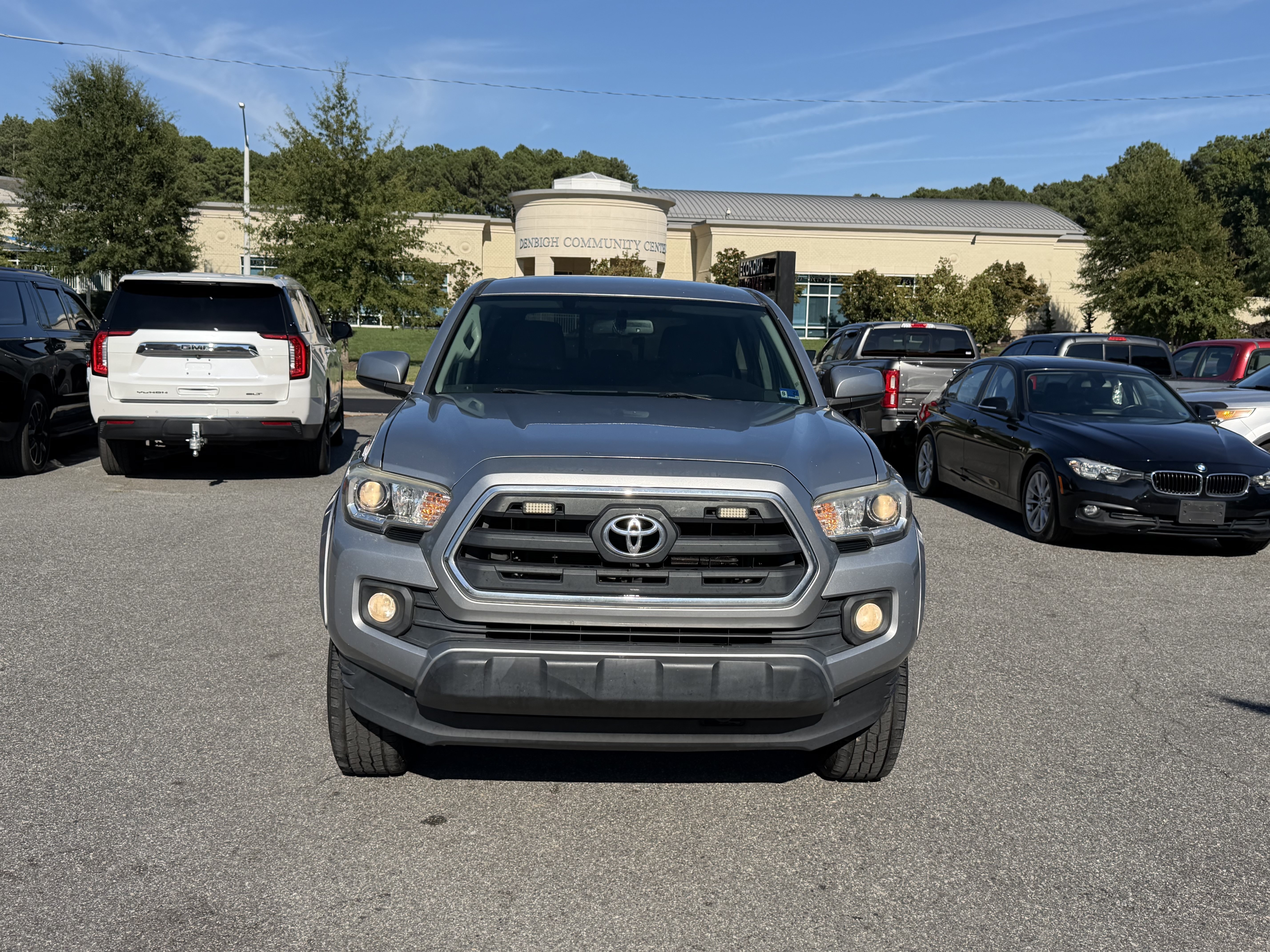 Used 2017 Toyota Tacoma SR5 w/ Tow Package AWD/4WD image 3