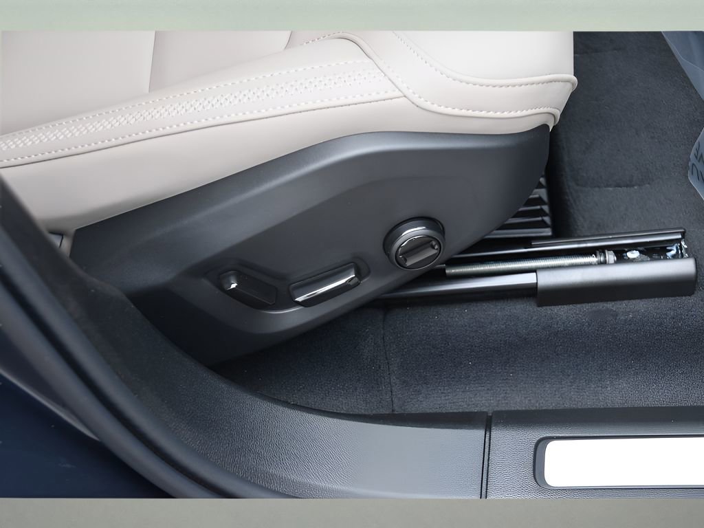 Certified 2026 Volvo XC60 B5 Core w/ Protection Package Premier image 28