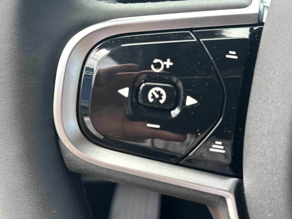 New 2026 Volvo XC90 B6 Plus w/ Protection Package Premier image 23