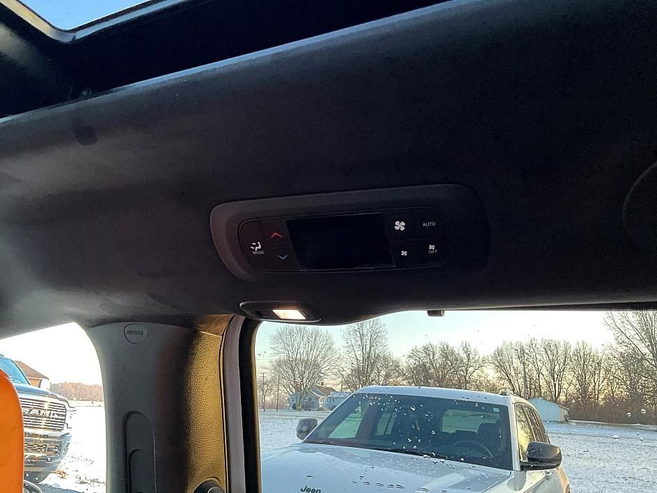 New 2026 Chrysler Pacifica Pinnacle w/ Trailer Tow Group image 35