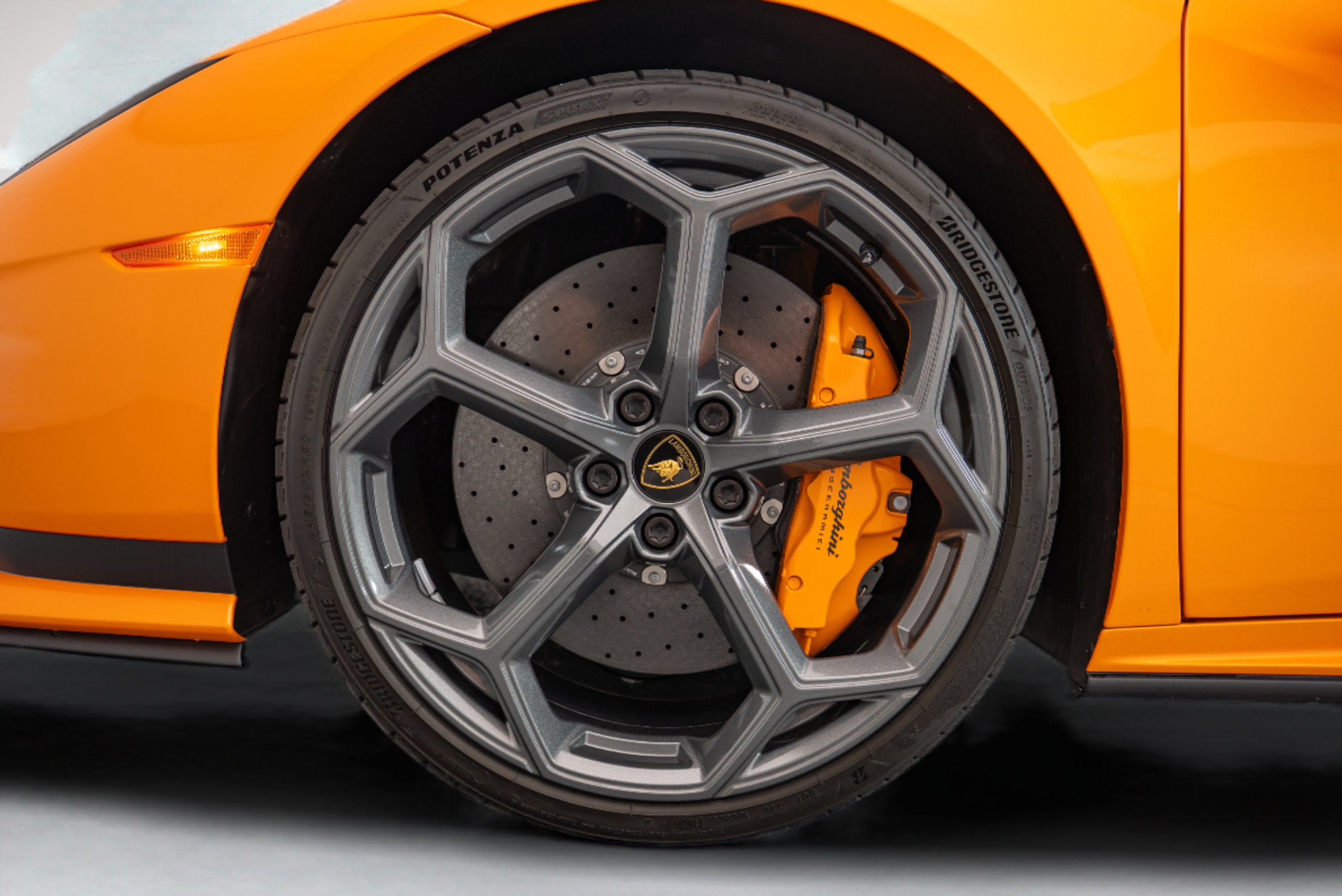 Used 2023 Lamborghini Huracan Tecnica RWD image 17