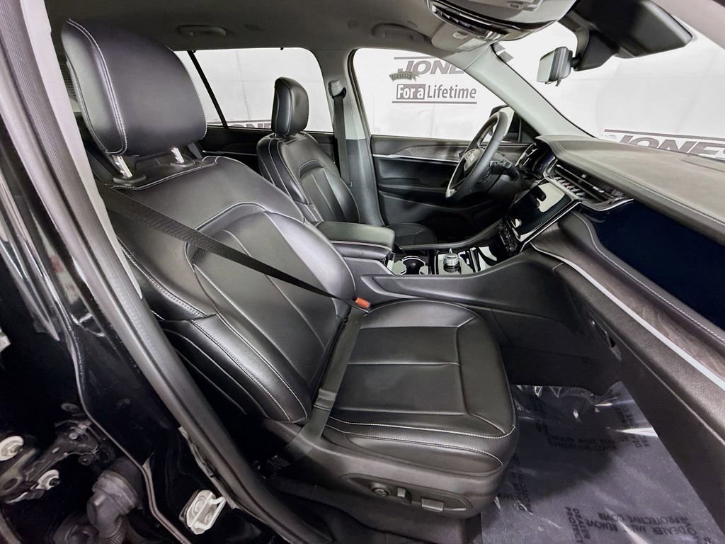 Used 2023 Jeep Grand Cherokee L Limited w/ Luxury Tech Group II AWD/4WD image 33