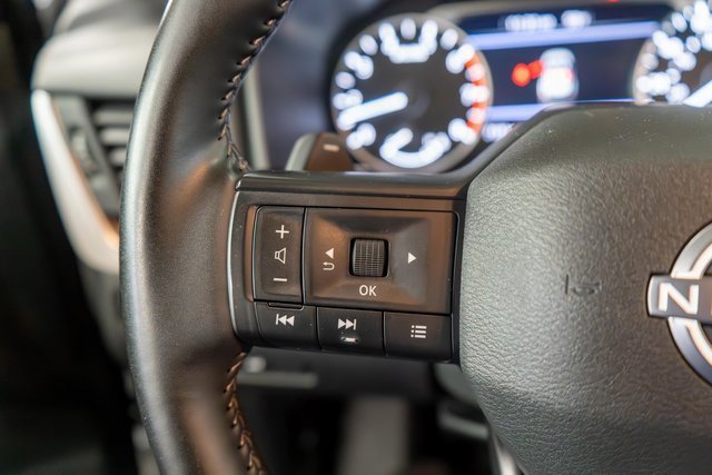 Used 2025 Nissan Rogue SV w/ SV Premium Package image 27