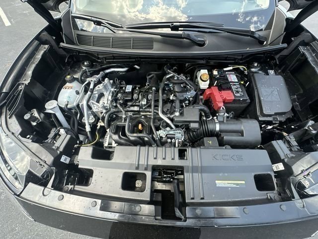 New 2025 Nissan Kicks SR FWD image 17