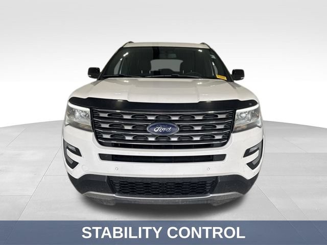Used 2017 Ford Explorer XLT AWD/4WD image 3