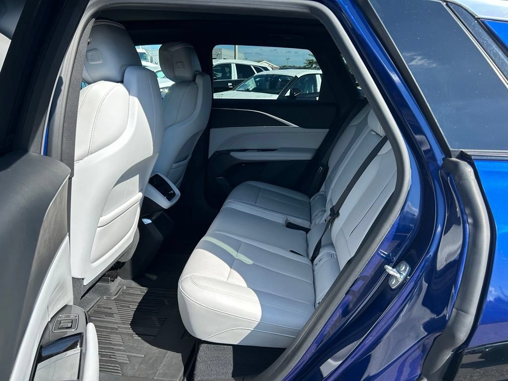 Used 2024 Cadillac Lyriq Luxury RWD image 55