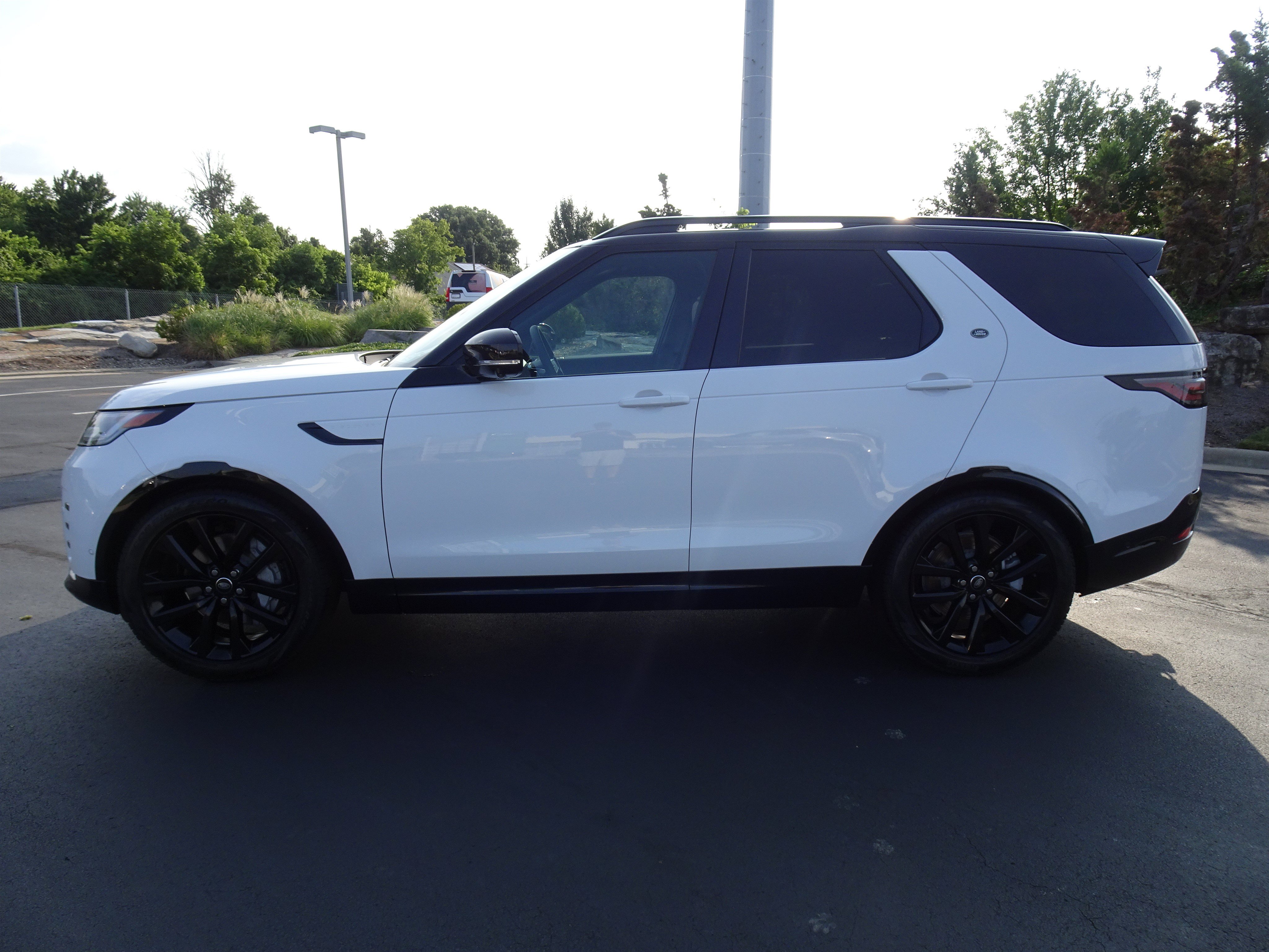 New 2026 Land Rover Discovery Dynamic SE AWD/4WD image 9