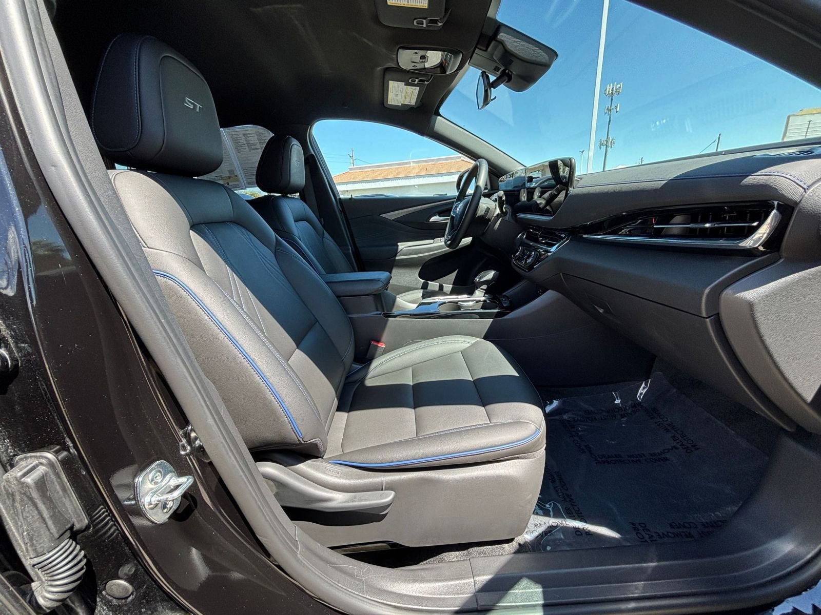 Used 2025 Buick Envista Sport Touring image 25