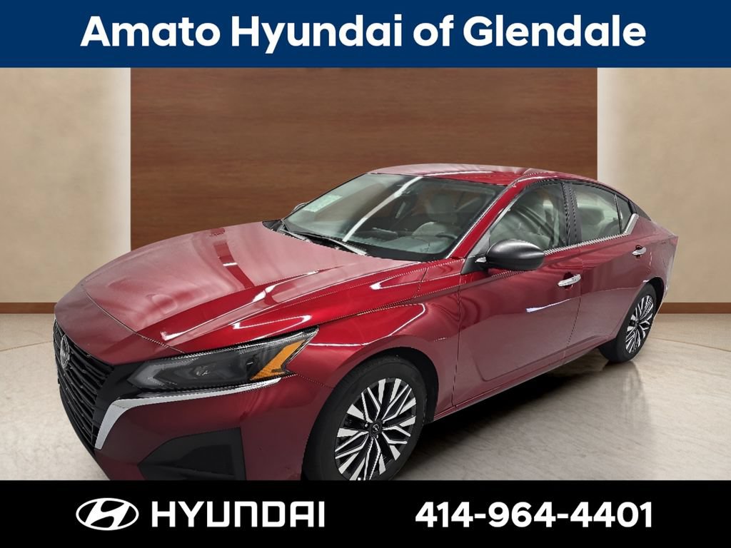 Used 2025 Nissan Altima 2.5 SV FWD image 1