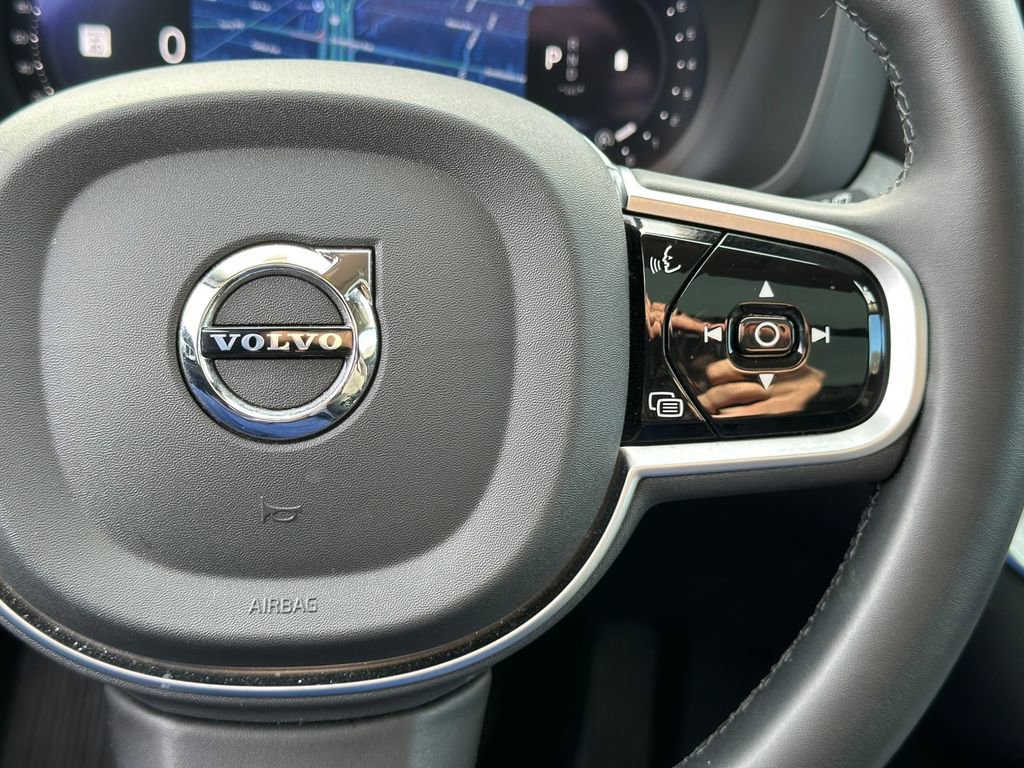 Used 2025 Volvo XC60 B5 Plus image 22