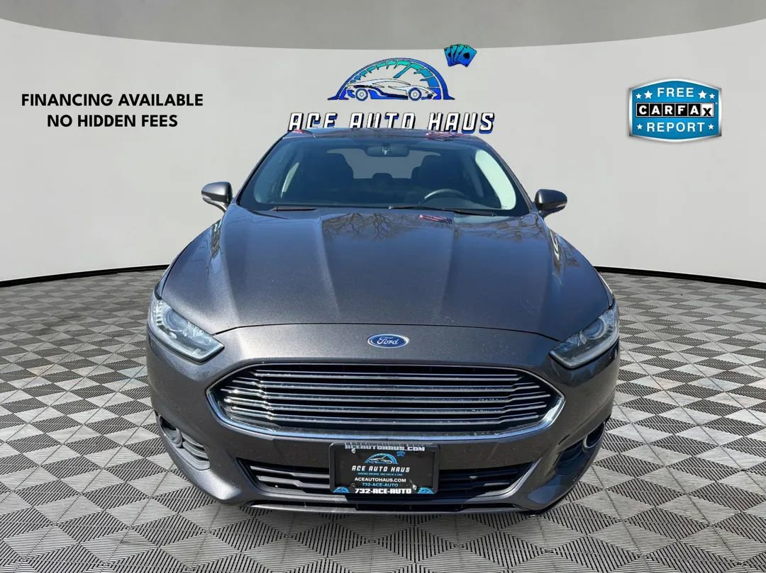 Used 2016 Ford Fusion SE image 2