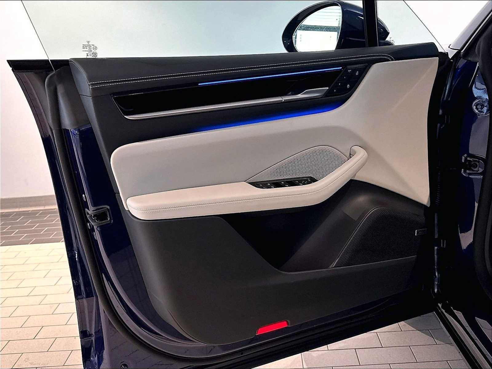 New 2026 Porsche Macan 4 Electric AWD/4WD image 24