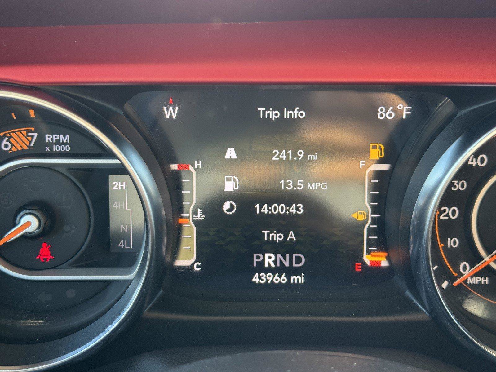 Used 2023 Jeep Wrangler Unlimited Rubicon AWD/4WD image 26
