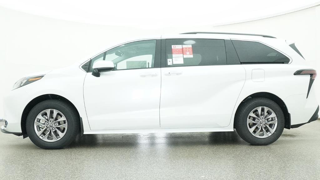 New 2026 Toyota Sienna XLE FWD image 2
