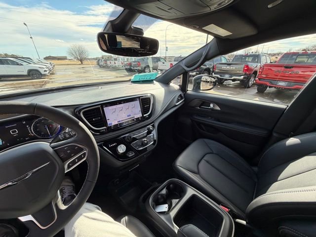 New 2026 Chrysler Pacifica Select AWD/4WD image 19