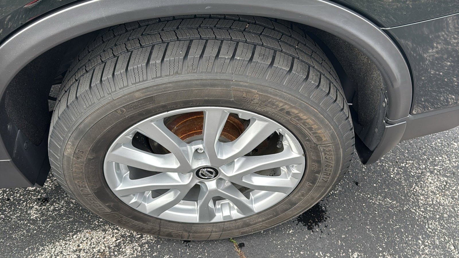 Used 2018 Nissan Rogue SV w/ Premium Package image 24